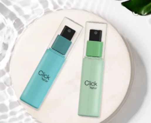 Two Click fine mist technology spray pump are featured : one blue and one light green,branded Click by Aptar. The bottles are placed on a round white surface.