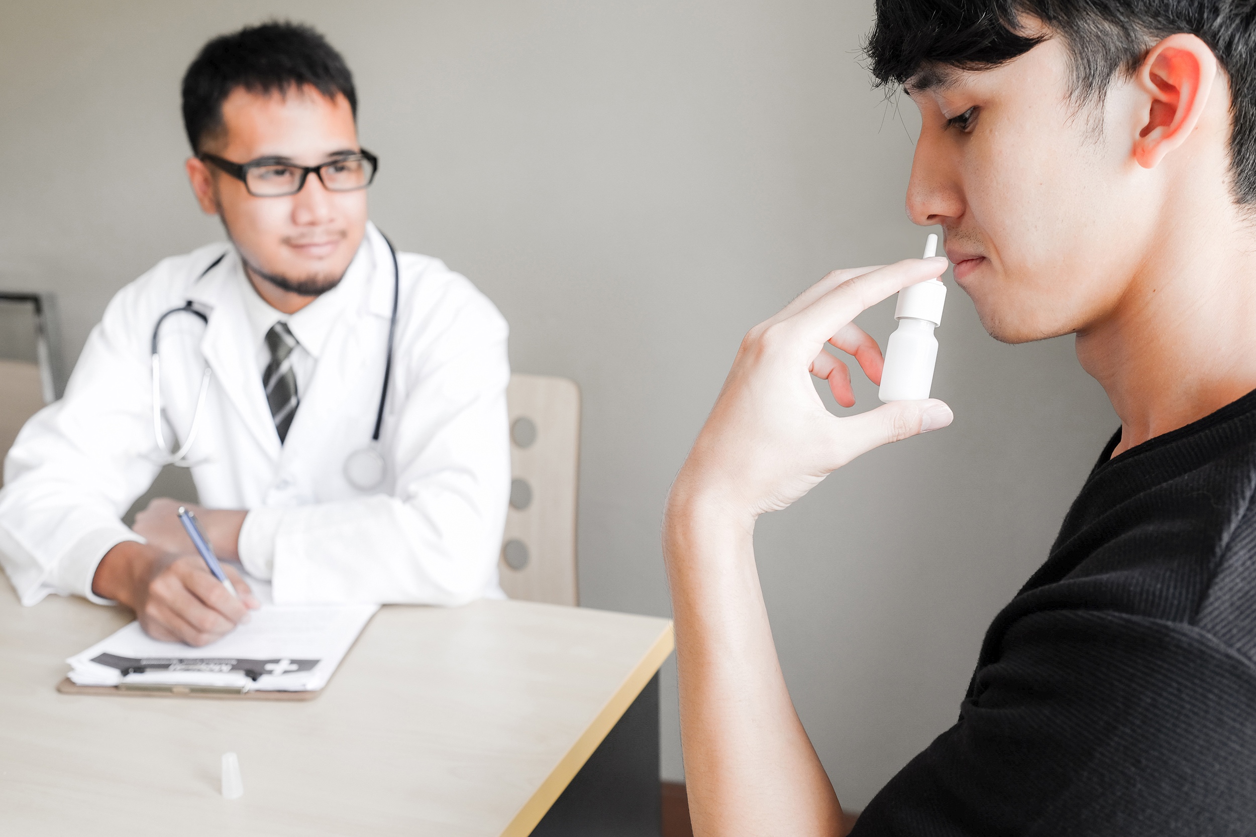 Man using aptar pharma nasal spray