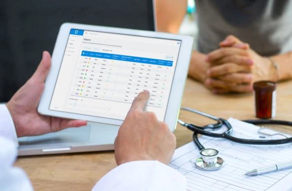 Doctor monitoring respiratory data from patients suffering asthma or COPD on Cohero BreatheSmart Connect Portal