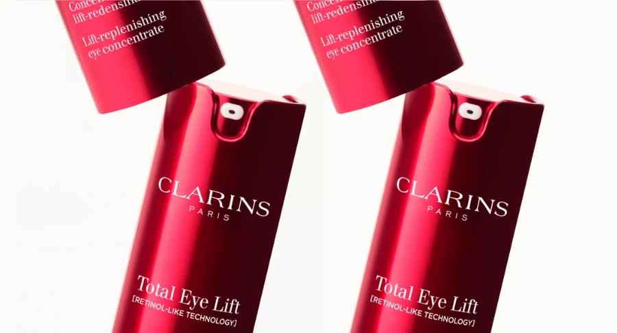 A close-up of Clarins Total Eye Lift, a premium, reloadable airless packaging based on Aptar Beauty’s 15ml patented Gaïa airless platform exclusively tailor-made for Clarins