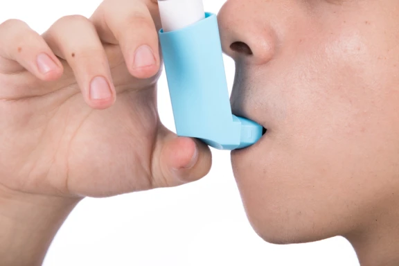 close_up_inhaler.jpg