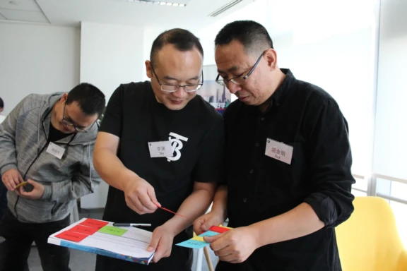 Two Aptar employees collaborating in a corporate training program