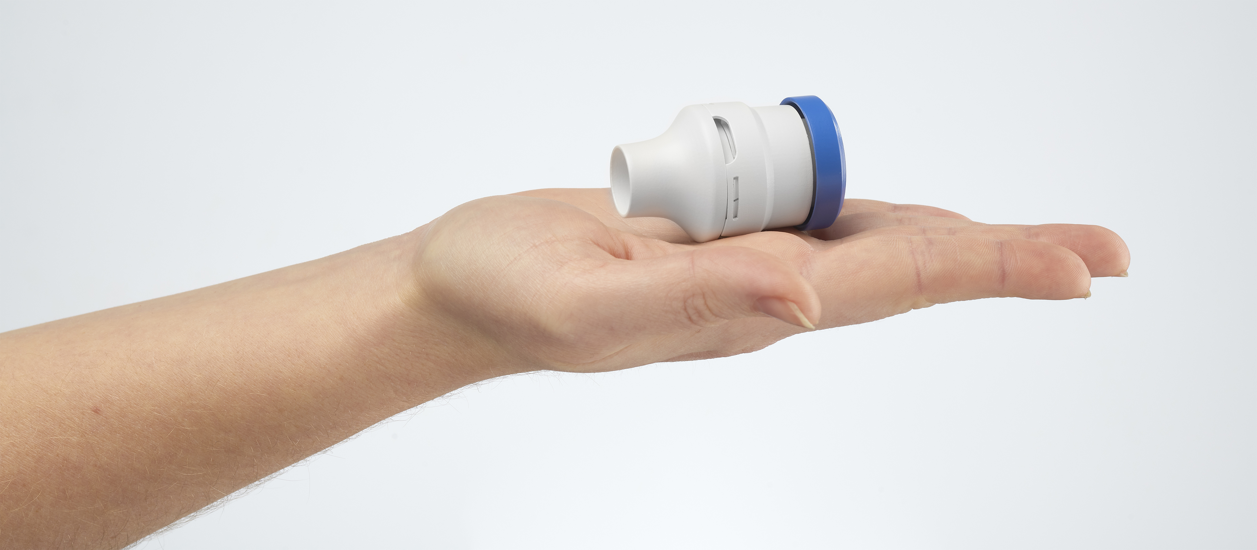 Orbital_High_Payload_Dry-Powder-Inhaler_Actuated_in_Patient_hand.jpg
