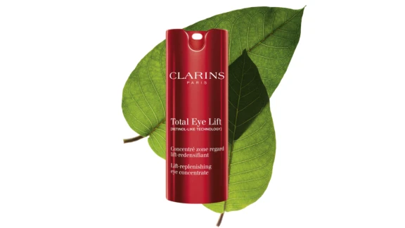 Aptar Beauty Clarins Total Eye Lift Packshot With Ingredients on a white background