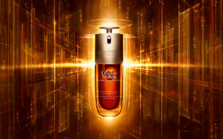 Packshot of the Double Serum packaging on abstract background with golden lights