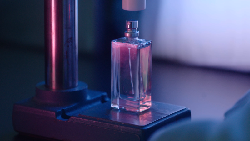 Aptar's Go2 Lab acutation testing a fragrance spray pump